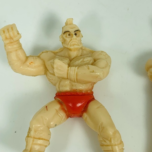 Vintage Capcom Street Fighter Plastic PVC Mini Figures Lot Of 2 2” - Picture 2 of 6